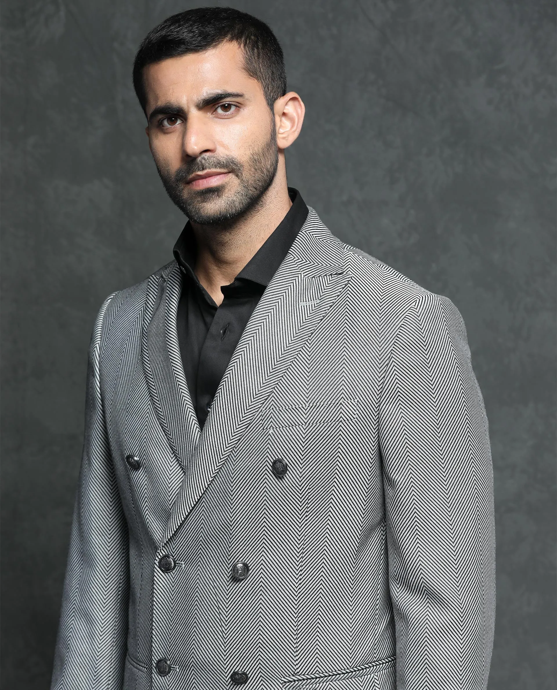 Rare Rabbit Men's Sierres Light Grey Polyester Viscose Fabric Peak Lapel Button Closure Double Breasted Herringbone Suits