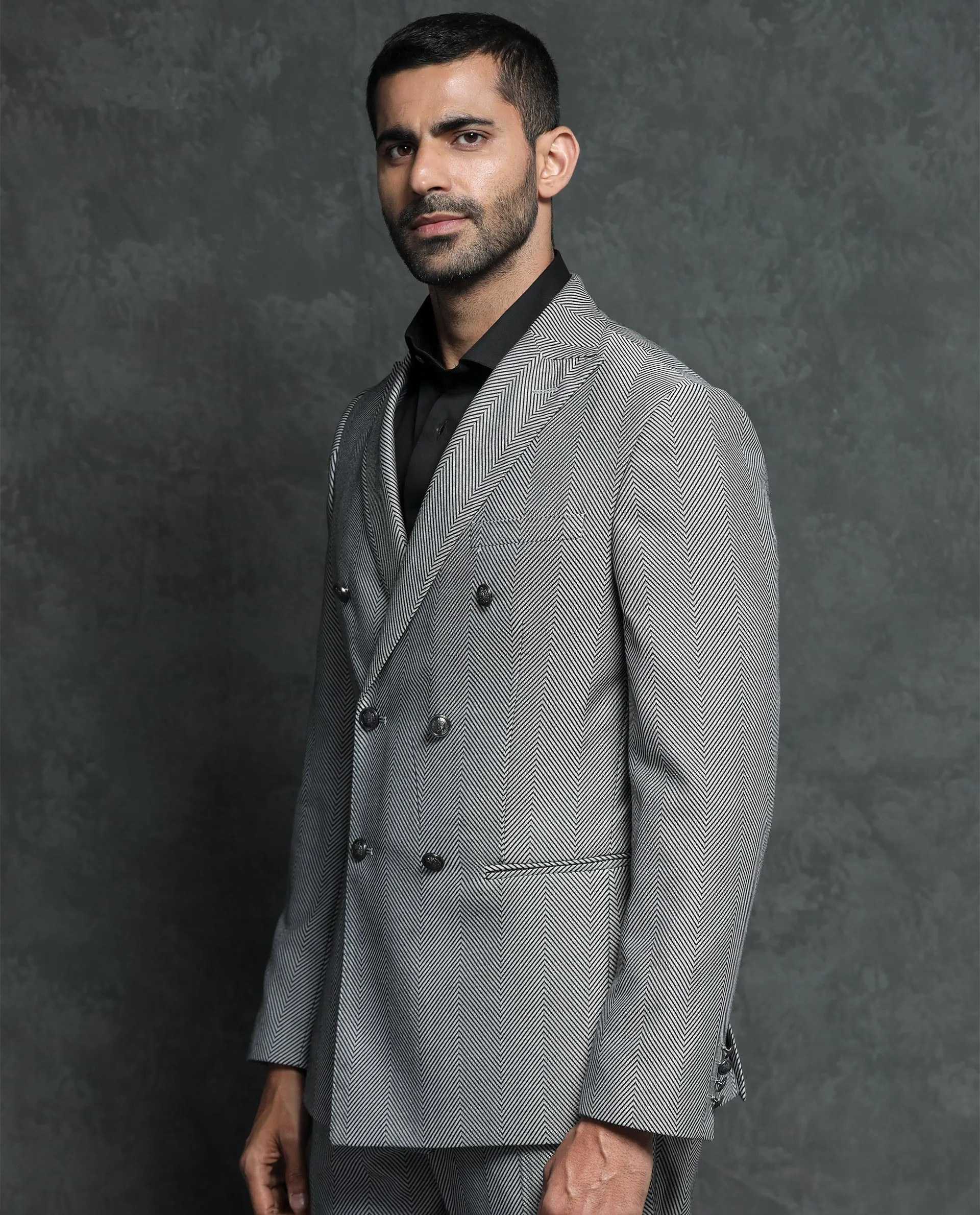 Rare Rabbit Men's Sierres Light Grey Polyester Viscose Fabric Peak Lapel Button Closure Double Breasted Herringbone Suits